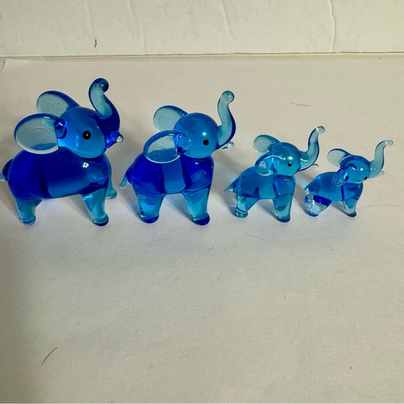 Vinatge Cobalt Blue Hand Blown Glass Elephant Herd family. 4 adorable elephants - Picture 5 of 8